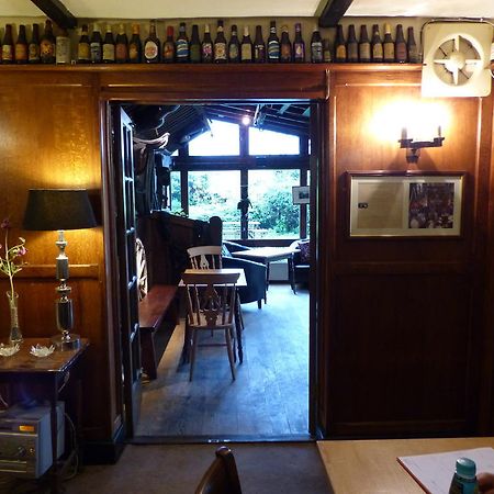 The Sun Inn Englefield Green Екстериор снимка