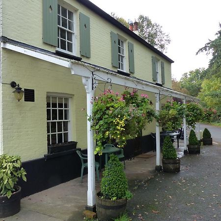 The Sun Inn Englefield Green Стая снимка