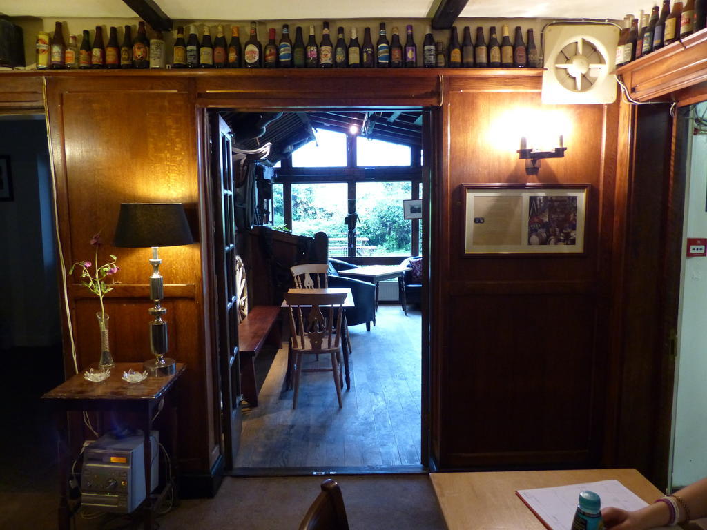 The Sun Inn Englefield Green Екстериор снимка