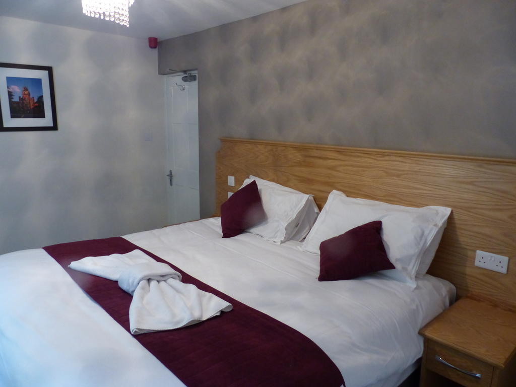 The Sun Inn Englefield Green Стая снимка