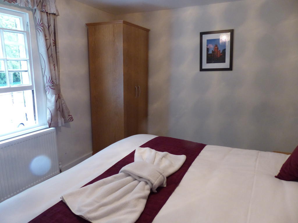 The Sun Inn Englefield Green Стая снимка