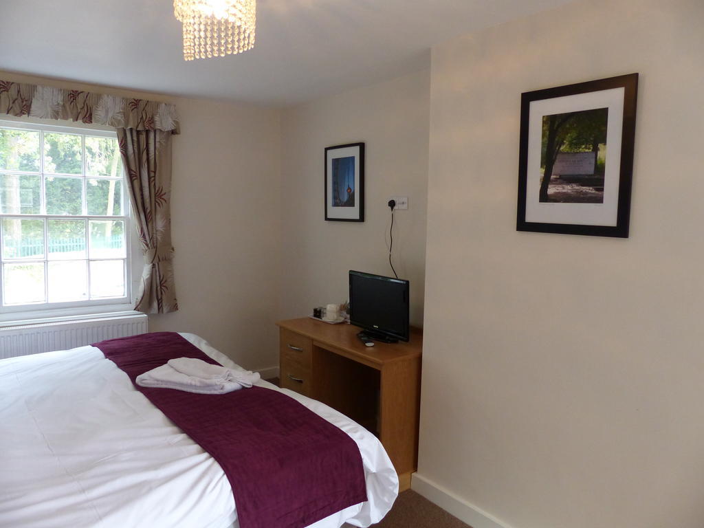 The Sun Inn Englefield Green Стая снимка